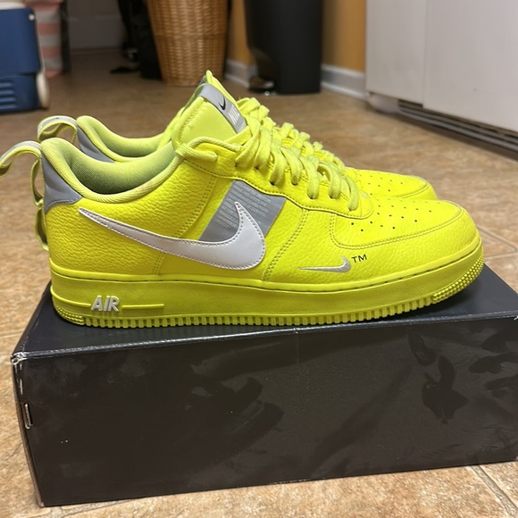 Nike Air force neon size 13 clean with little marks - Picture 3 of 4